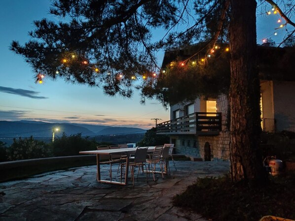 Outdoor dining