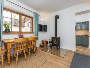 House | Dining - Citycentre Villa in Bohemia (Vysoké nad Jizerou)