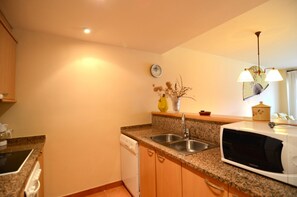 Apartment | Private kitchen - Apartment in Pals Near Golf & Beach (Pals)