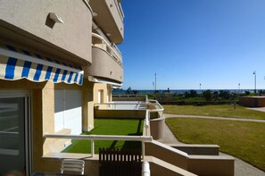 Apartment | Exterior - Apartment by Griells Beach With Pool Access (Torroella de Montgrí)