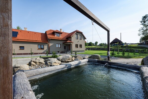 Villa | Garden - Villa in Varvazov With Garden Retreat (Varvažov)