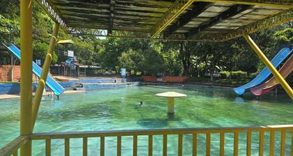 Spacious 3-bedroom bungalow with AC Entire house , WiFi in San Juan Opico.