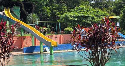Spacious 3-bedroom bungalow with AC Entire house , WiFi in San Juan Opico.