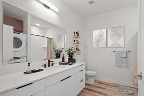 Handtücher, Seife, Shampoo, Toilettenpapier