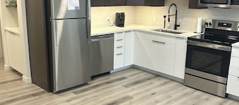 Downtown SLC 1-bedroom Luxury Suite with free parking, fitness room and WiFi