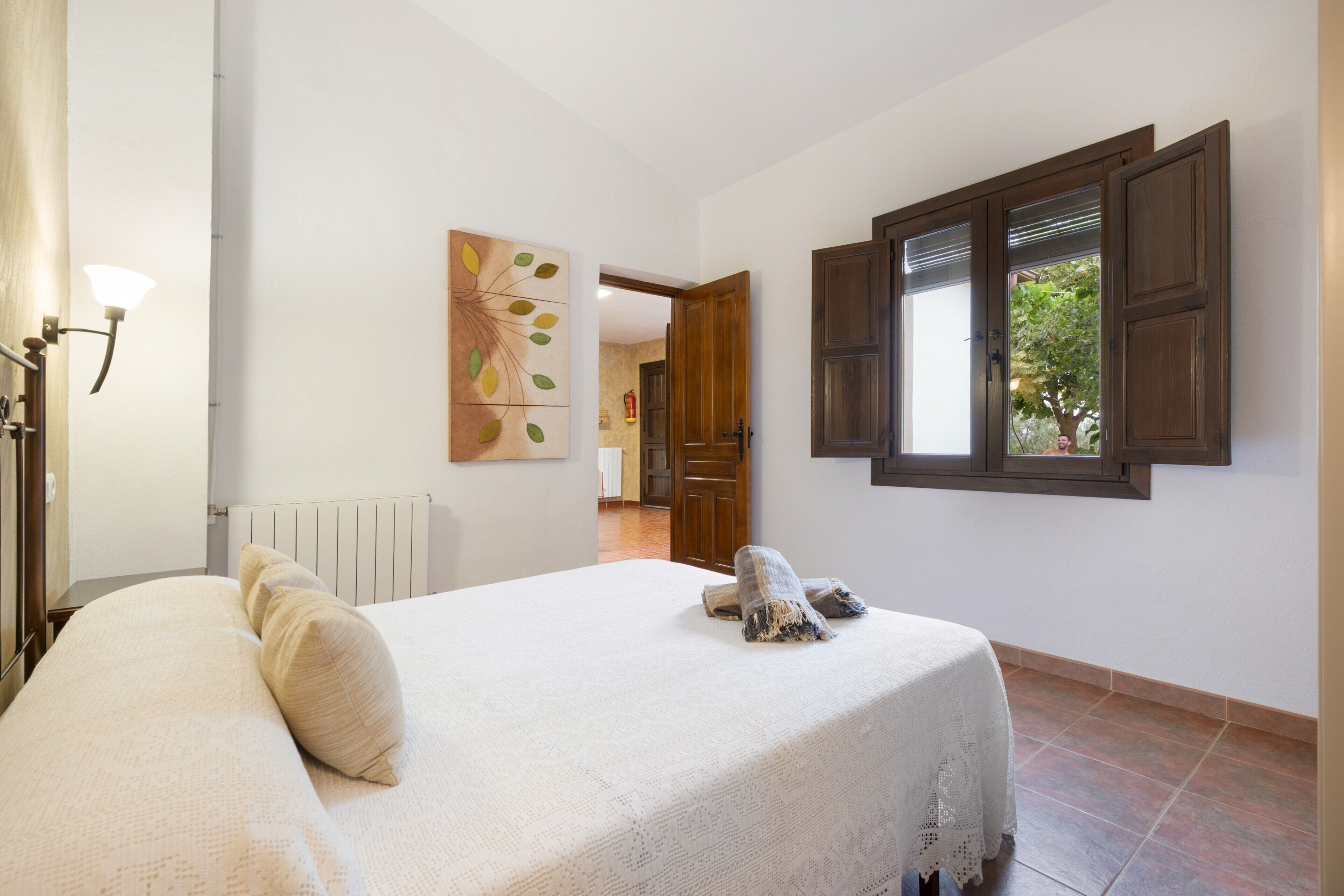4 bedrooms, iron/ironing board, free WiFi, bed sheets