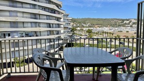 Apartment | Outdoor dining - Apartment in Estartit by the Beachfront (Torroella de Montgrí)
