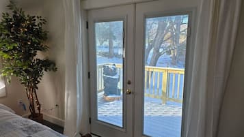 1 slaapkamer, een bureau, een strijkplank/strijkijzer, wifi