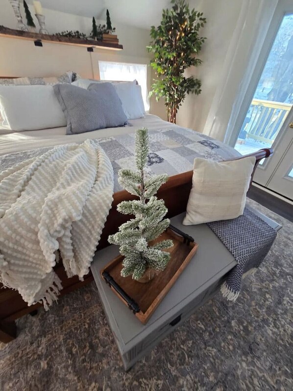 1 bedroom, desk, iron/ironing board, WiFi