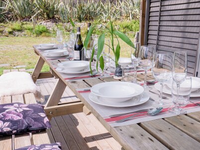 Spacious home in Okarito Brown Kiwi sanctuary, 15min drive to Glacier & Beach