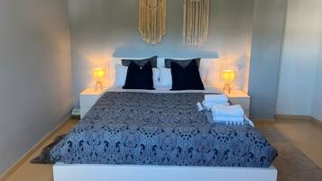 1 habitación, tabla de planchar con plancha, wifi gratis y ropa de cama