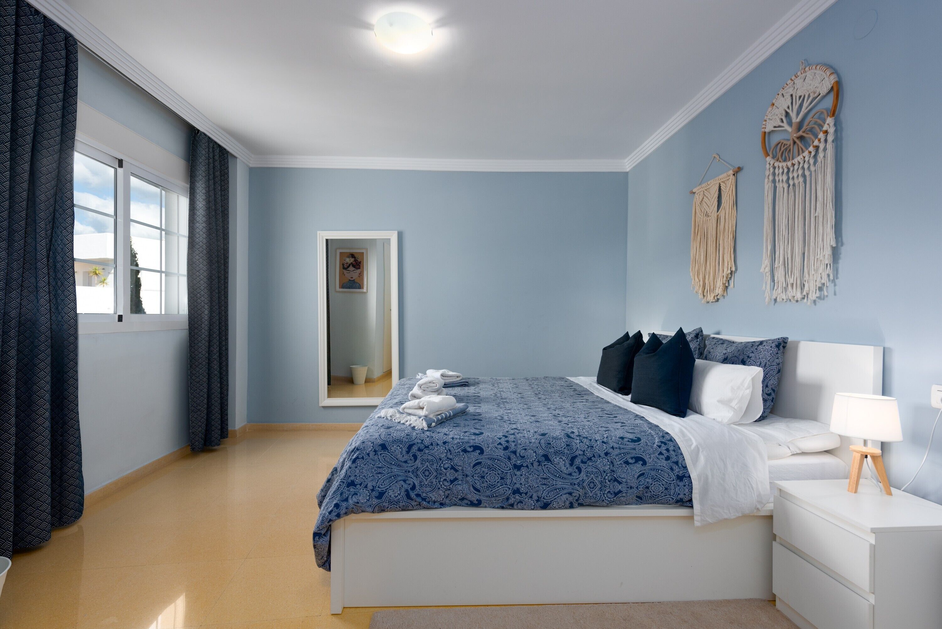 1 dormitorio, tabla de planchar con plancha, wifi gratis y ropa de cama