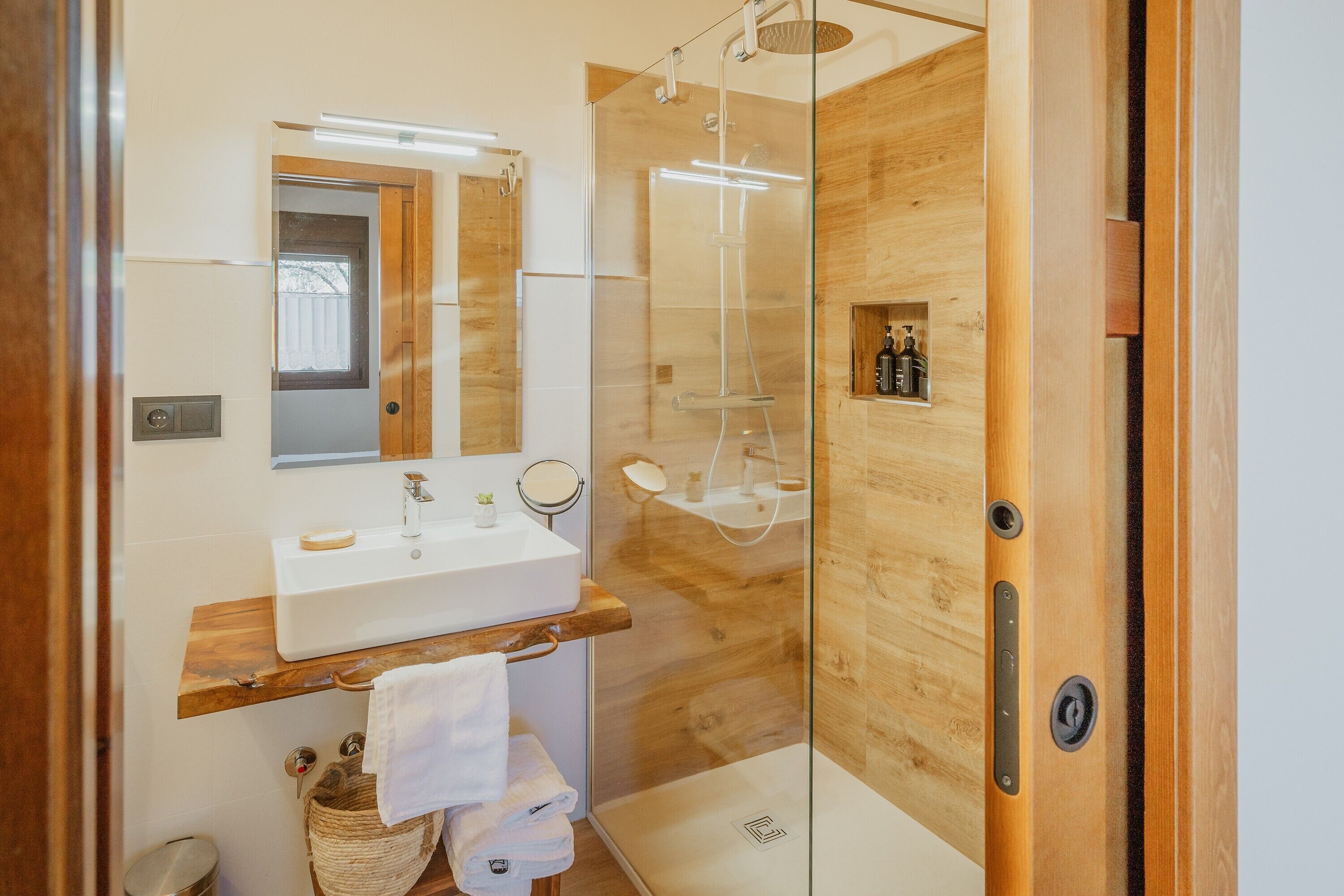 Shower, towels