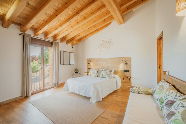 3 bedrooms, iron/ironing board, free WiFi, bed sheets
