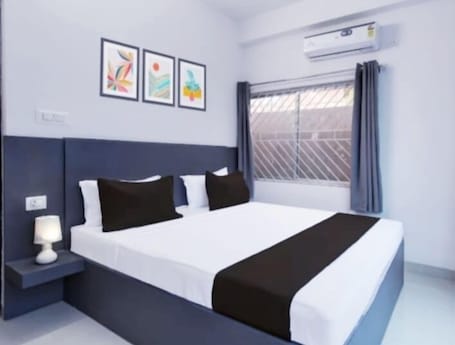 Quarto casal ou duplo luxo | Escrivaninha, espaço de trabalho para notebook, Wi-Fi de cortesia. Hotel Silver Woods Ranchi