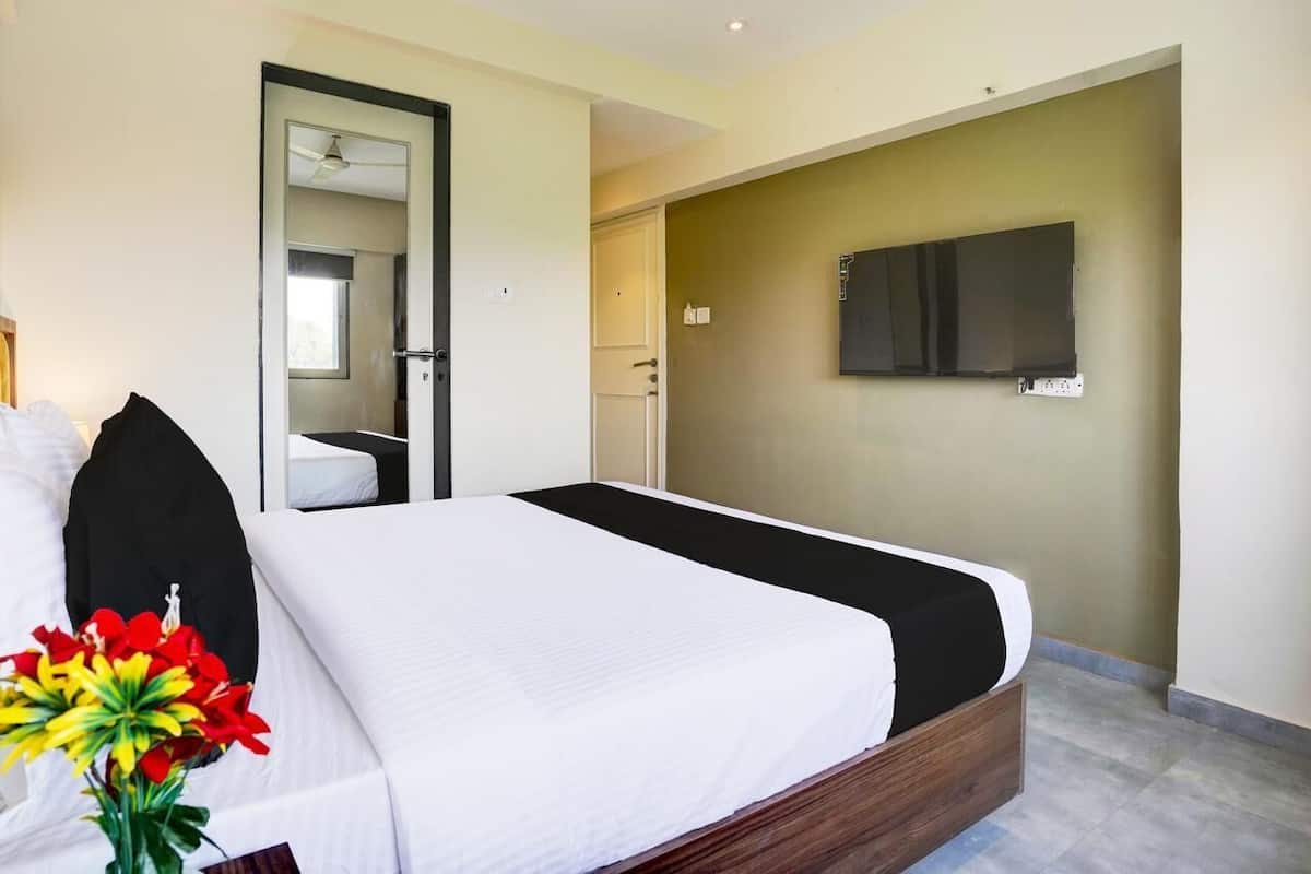 Deluxe Double or Twin Room, City View | Iron/ironing board, free WiFi