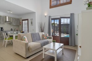 TV - Vacation Villa 'Kalima' with Mountain View, Wi-Fi and Air Conditioning (Playa Blanca)