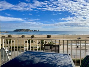 Property grounds - Apartment in Costa Brava Near Sandy Beach (Torroella de Montgrí)