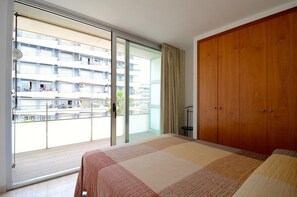 3 habitaciones y tabla de planchar con plancha 