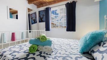 2 slaapkamers, een strijkplank/strijkijzer, gratis wifi, beddengoed