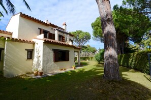 Garden - Nice Apartment in Pals (Pals)