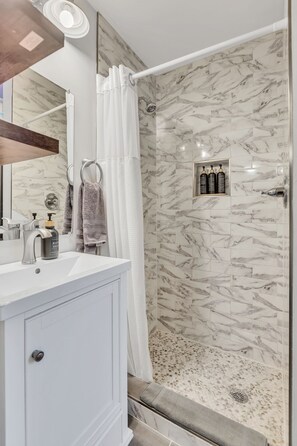 Shower, hair dryer, towels