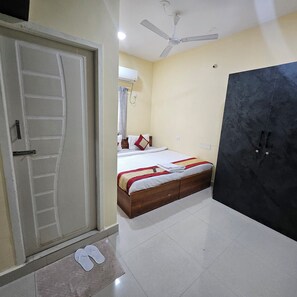 Standard Room | Desk, blackout drapes, iron/ironing board, free WiFi - GT Empire Hotel-Near SRM University (Chennai)
