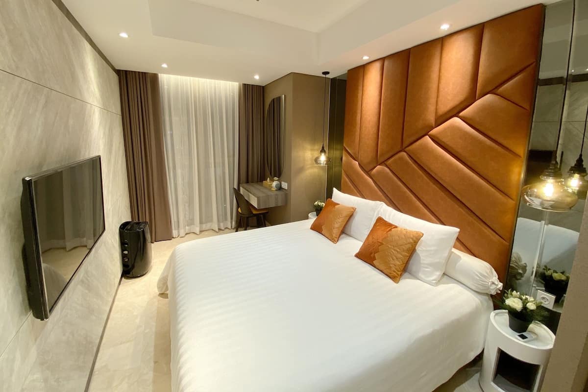 Habitación familiar, 1 cama King size | 1 habitación, decoración personalizada, muebles diferentes y escritorio