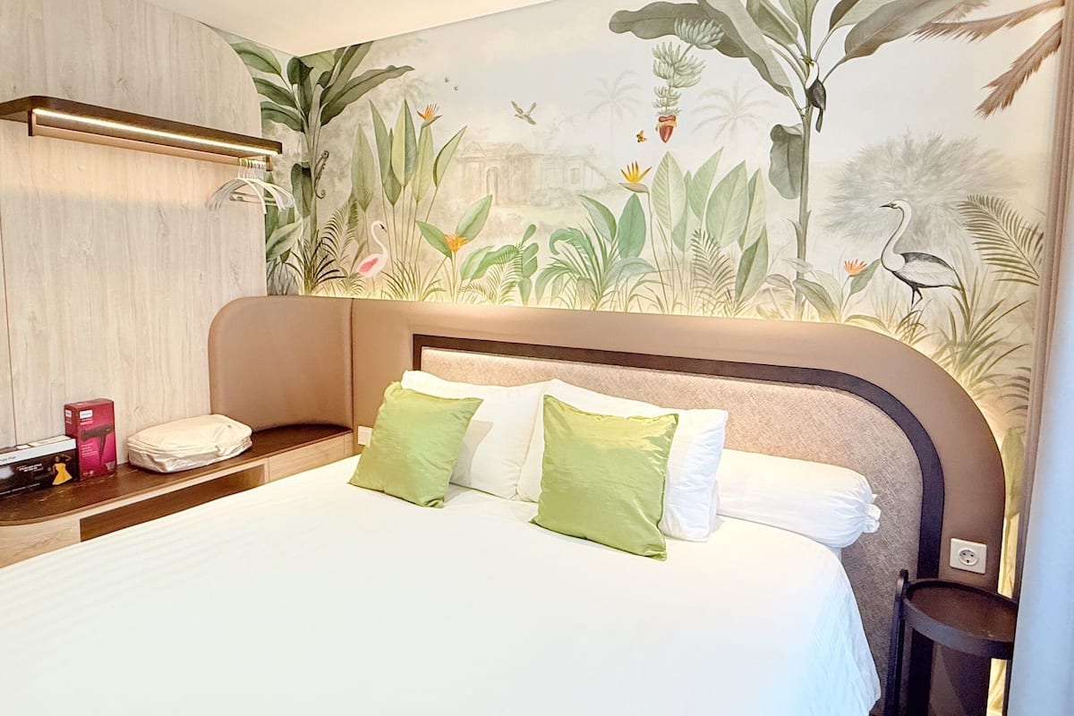Habitación doble Premium | 1 habitación, decoración personalizada, muebles diferentes y escritorio