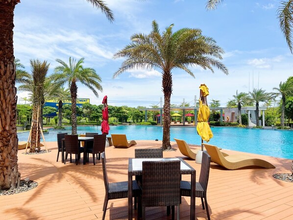 Lounge - OneHOME Gold Coast PIK SeaView Apartment (Jakarta)