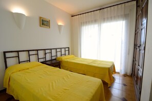 Apartamento | 2 dormitorios y tabla de planchar con plancha