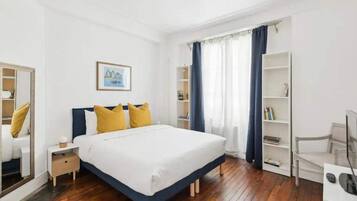 2 slaapkamers, een bureau, een strijkplank/strijkijzer, wifi