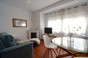 Apartment | Dining