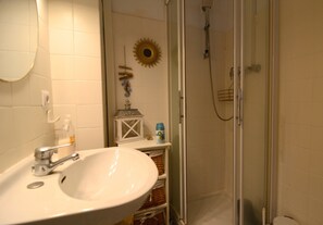 Apartment | Bathroom