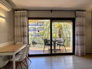 Apartment | Balcony - Apartment for 4 People With Garden (Torroella de Montgrí)