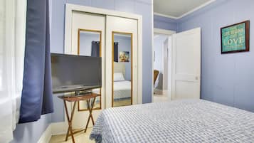 3 bedrooms, desk, WiFi, bed sheets
