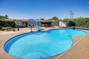 Roy Vacation Rental | 2BR | 2BA | 1,800 Sq Ft | Step-Free Access