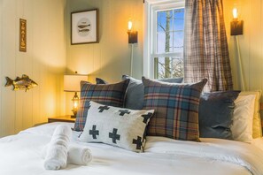 4 bedrooms, iron/ironing board, travel cot, WiFi