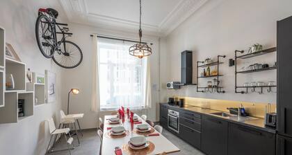 Stylish 3 Bd 3 Bath Duplex In Brussels