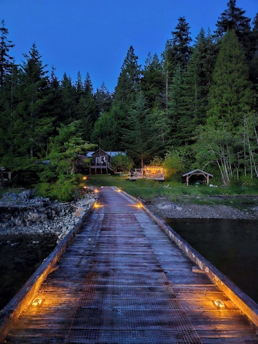 Surge Sunsets - an ocean front off-the-grid getaway!