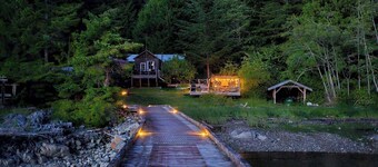 Surge Sunsets - an ocean front off-the-grid getaway!