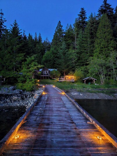 Surge Sunsets - an ocean front off-the-grid getaway!