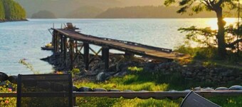 Surge Sunsets - an ocean front off-the-grid getaway!
