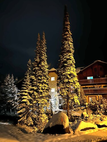 Village Bear Mtn Retreat: Family-Friendly 6 Bed • Steps to Village/Lifts Hot-tub