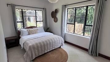 3 bedrooms, iron/ironing board, WiFi, bed sheets