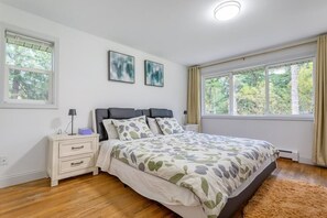 3 عدّة غرف نوم ومكتب ومكواة/لوح كي وسرير سفر