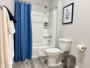 Hair dryer, towels, soap, toilet paper - Quiet 2BR Condo Near Downtown (Spokane)