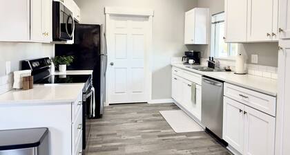 Condo in Quiet Neighborhood, Close to Everything!