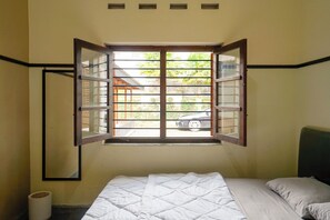 7 bedrooms, desk, iron/ironing board, WiFi - 7BR Villa Kamandalu - Oase Klasik Modern di Kota Batu (Jawa Timur)