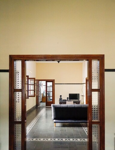 7BR Villa Kamandalu - Oase Klasik Modern di Kota Batu